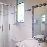 瓦卡恩塞斯夫人湖滨酒店