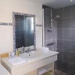 瓦卡恩塞斯夫人湖滨酒店 公寓式酒店 3*